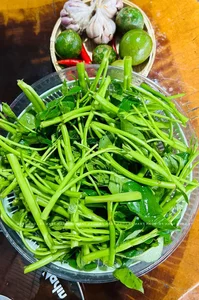 The Secret Trick to Cooking Crispy and Vibrant Stir-Fried Water Spinach - image 1