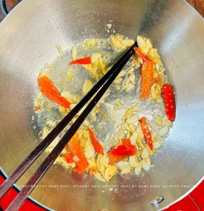 The Secret Trick to Cooking Crispy and Vibrant Stir-Fried Water Spinach - image 5