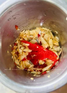 The Secret Trick to Cooking Crispy and Vibrant Stir-Fried Water Spinach - image 2