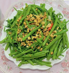 The Secret Trick to Cooking Crispy and Vibrant Stir-Fried Water Spinach - image 4