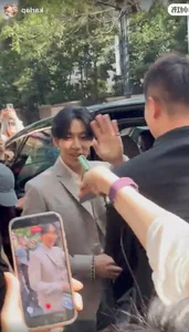 Backlash Erupts After Popular Idol’s Interaction With Fan Is Interrupted - image 0
