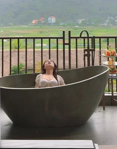 VTV's Shortest MC Phuong Thao Stuns Fans with Bold Winter Swimsuit Photoshoot - image 5