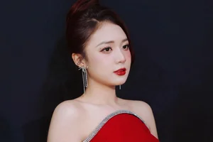 VTV's Shortest MC Phuong Thao Stuns Fans with Bold Winter Swimsuit Photoshoot - image 3