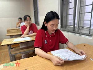 Over 100,000 Hanoi Students Begin High School Entrance Exams - image 1