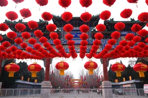 China Celebrates Year of the Dragon 2024: Massive Lantern Festivals and Traditions - image 9