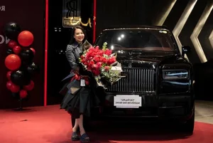 Top 3 Wealthy Vietnamese Women Who Made Headlines with Their Multi-Billion Luxury Car Purchases - image 2