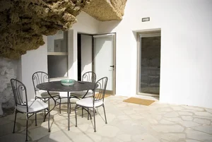 Extraordinary Cave House Design Blending Seamlessly with Natural Surroundings - image 8
