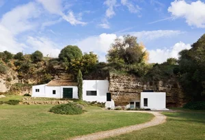 Extraordinary Cave House Design Blending Seamlessly with Natural Surroundings - image 7