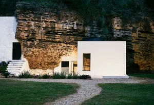 Extraordinary Cave House Design Blending Seamlessly with Natural Surroundings - image 3