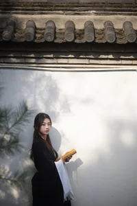 A Deep Dive into YiTuYu Art Language Vol.4605 featuring the Captivating Pei Tong Xue - image 2