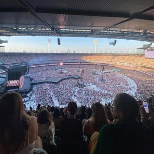 Taylor Swift's Journey: From Small Cafes to Record-Breaking Stadium Tours - image 2