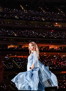 Taylor Swift's Journey: From Small Cafes to Record-Breaking Stadium Tours - image 5