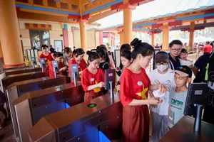 Sun World Ha Nam Welcomes Thousands of Visitors on Its Spectacular Opening Day - image 9