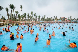 Sun World Ha Nam Welcomes Thousands of Visitors on Its Spectacular Opening Day - image 2