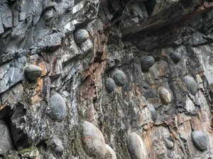 The Mysterious Egg-Laying Cliff of Chan Da Ya in China - image 6