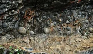 The Mysterious Egg-Laying Cliff of Chan Da Ya in China - image 3