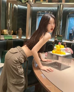 Korea's Most Attractive Internet Wife Captivates Global Fans with Stunning Visuals - image 9