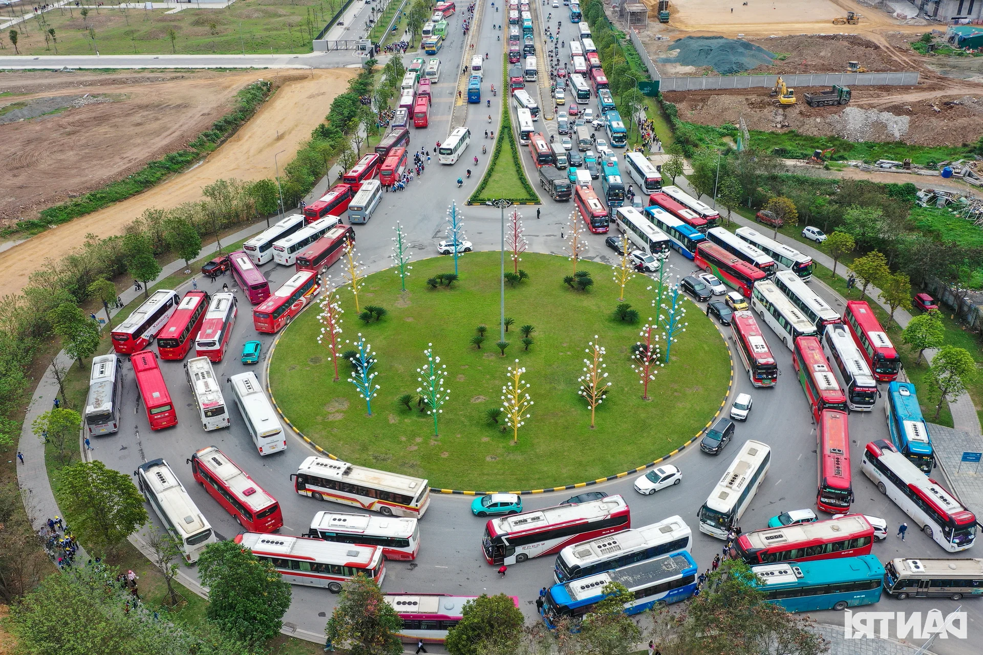 Massive Crowds and Traffic Surge at the New Vietnam Military History Museum in Hanoi
