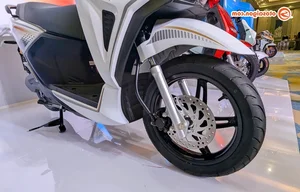 VinFast Unveils Premium Electric Scooters Kinet and Kyo: 150km Range and Spacious Design - image 8