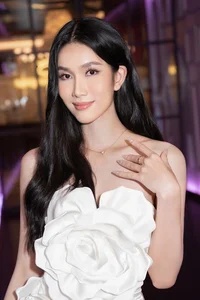 Miss International Vietnam Phuong Anh: Radiant Beauty and Intellectual Elegance - image 4