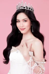 Miss International Vietnam Phuong Anh: Radiant Beauty and Intellectual Elegance - image 8
