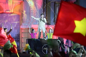 Reliving History: A Captivating Art Night Journey Through Hanoi’s Most Significant Historical Eras - image 14