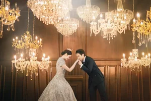 Actor Anh Duc and Fiancee Share Magical Fairy-Tale Wedding Photos - image 0