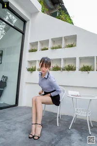 Qiu Qiu in IESS Series: Relaxing Office Lady Courtyard Photography - image 35