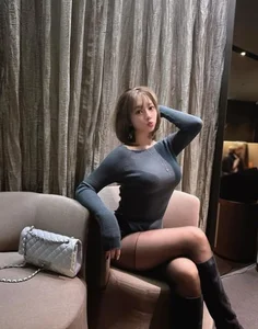 South Korean Streamer Kim Nara Finds Massive Success as a Curvy Lingerie Model - image 6