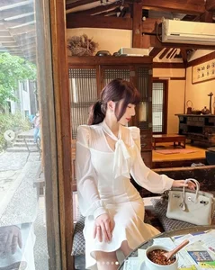 South Korean Streamer Kim Nara Finds Massive Success as a Curvy Lingerie Model - image 5