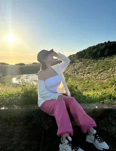 South Korean Streamer Kim Nara Finds Massive Success as a Curvy Lingerie Model - image 7