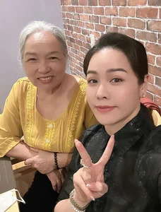 Phuong Trinh Jolie Shares Adorable Moments with Her Sleepy Son in New Photoshoot - image 1