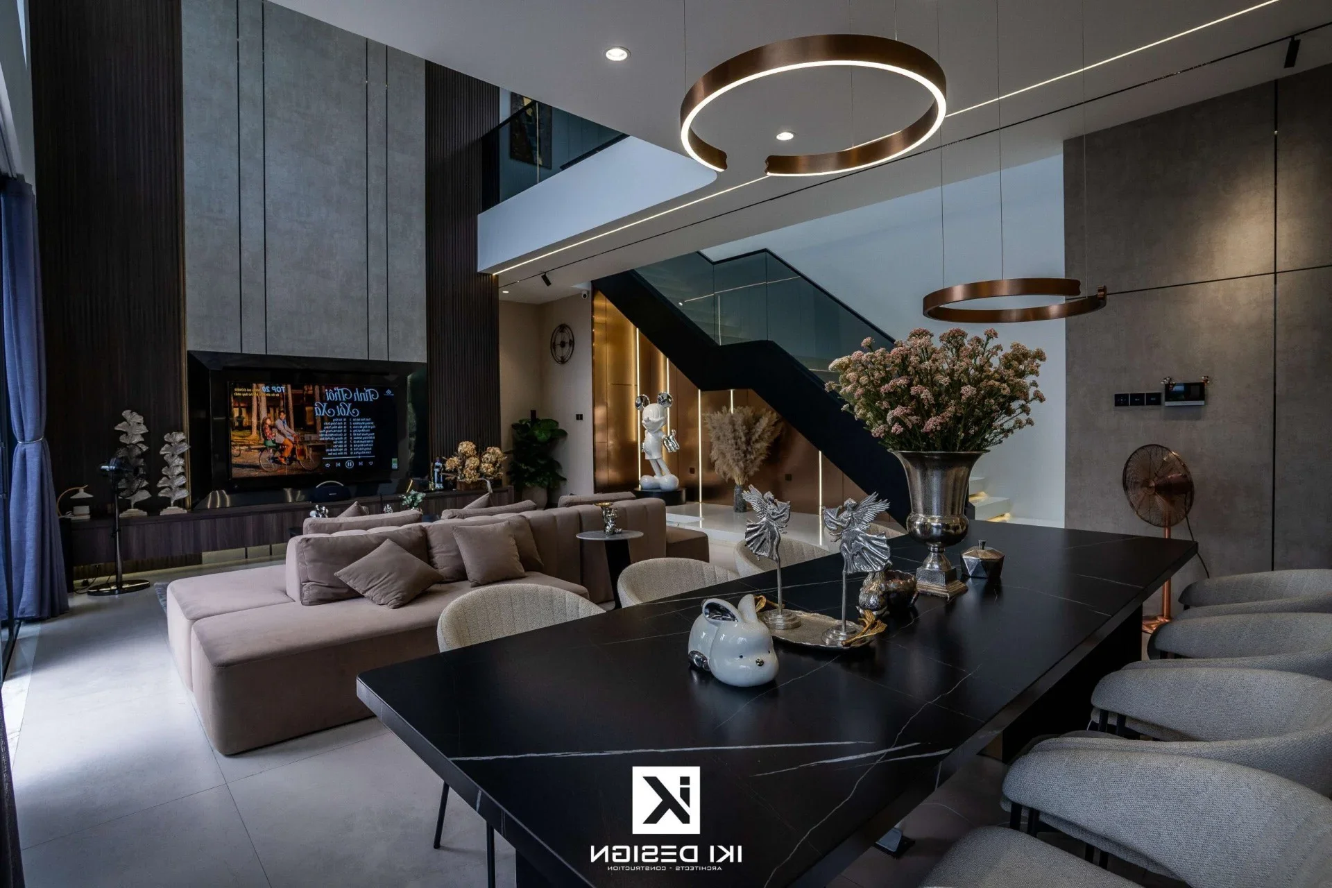 Palm Villa: Modern Living Harmoniously Connected with Nature