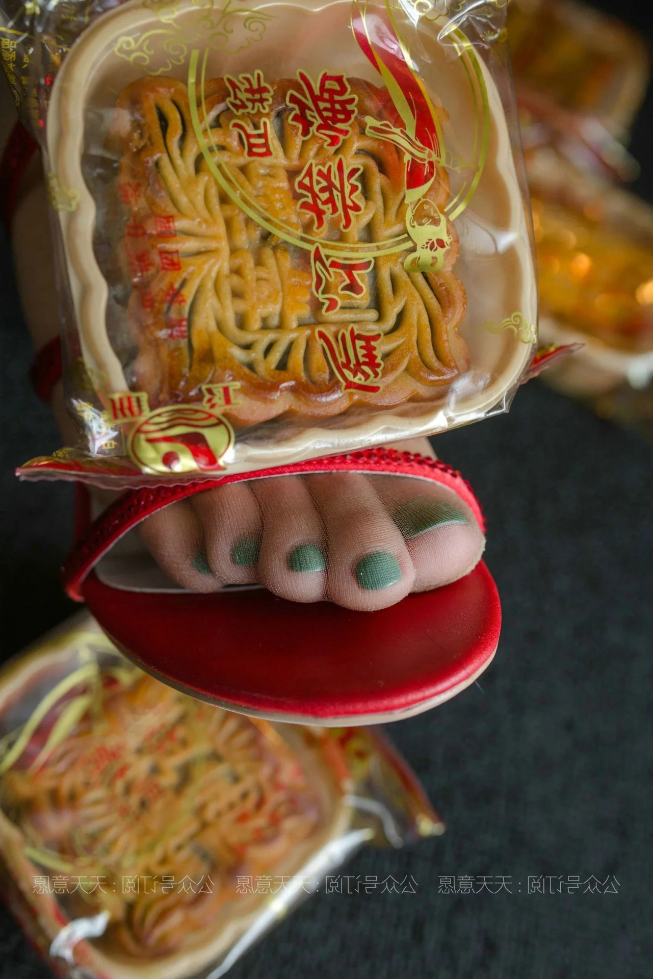 IESS Tang Tang Special: Mooncake Festival Themed Silk Stocking Photoshoot