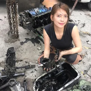 The Evolution of the Viral Mechanic Girl: How Her Life and Style Have Transformed Since Going Viral - image 2