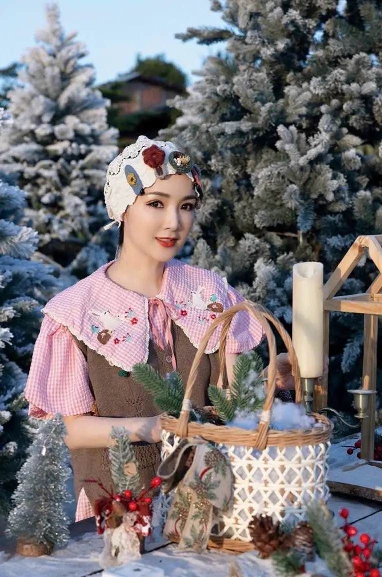 Giang My: Ageless U55 Beauty Shines Bright Celebrating Christmas Amidst Snowy Scenery