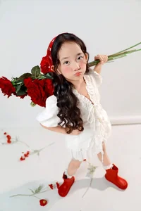 Adorable Visuals of Khanh Thi and Phan Hien’s Young Daughter Capture Hearts Online - image 2