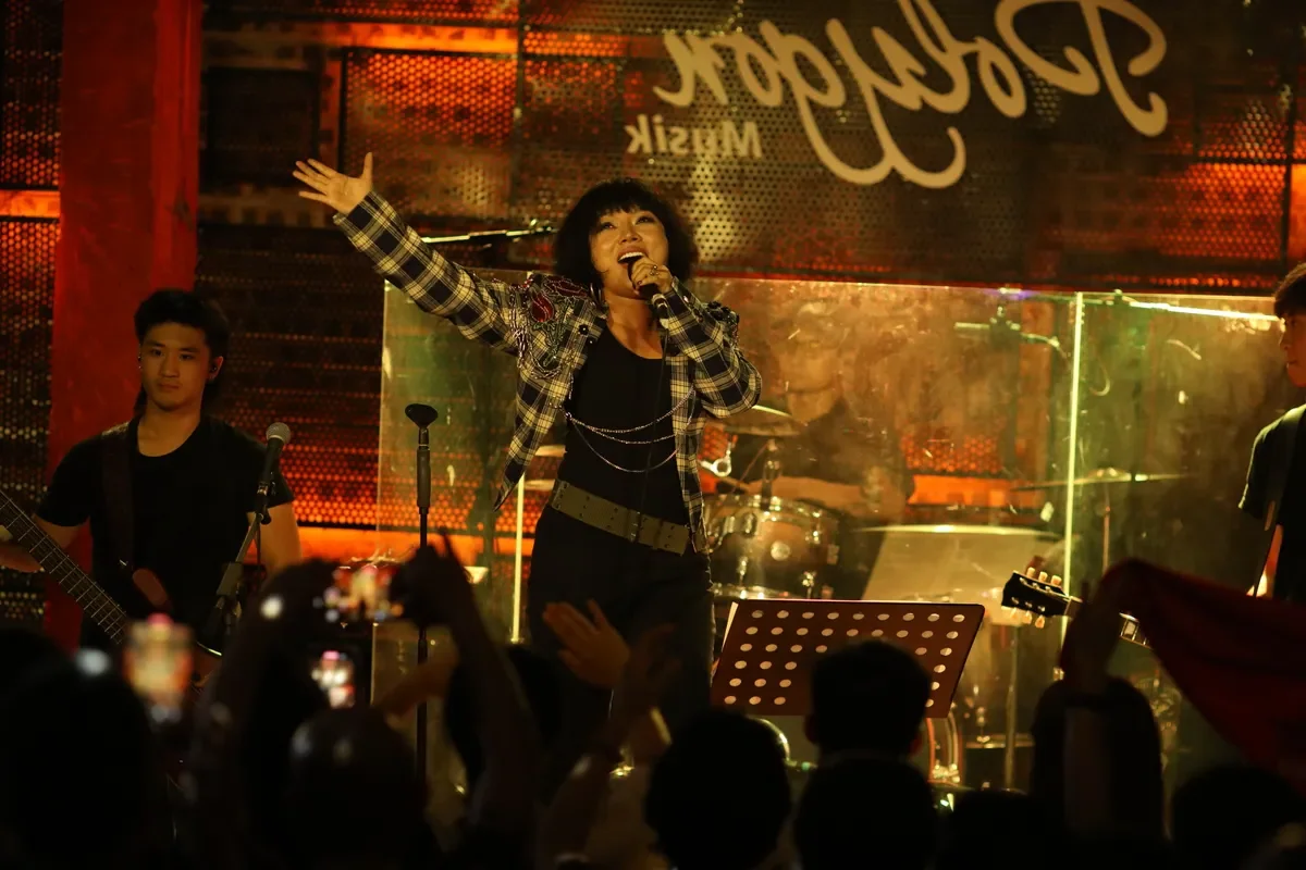 Musical Heritage: How Thai Thuy Linh’s Father Sowed the Seeds of Revolutionary Song
