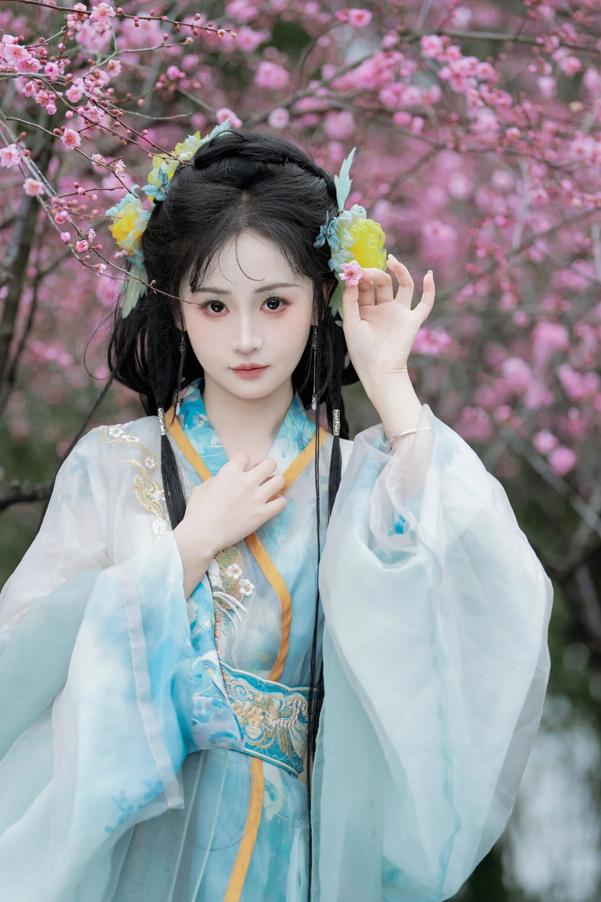 Ethereal Hanfu Beauty in Meiling Plum Forest - YiTuYu Vol.8870 Jiao Yi Zhi Sui Sui