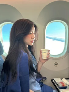 Vietnamese Star Updates: Le Bong’s 29th Birthday and Minh Trieu’s Hot Summer Look - image 4