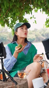 Vietnamese Star Updates: Le Bong’s 29th Birthday and Minh Trieu’s Hot Summer Look - image 1
