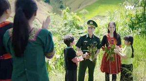 The Heartwarming Finale of Cuoc Chien Khong Gioi Tuyen: Romance Blooms Between Trung and Phuong - image 8
