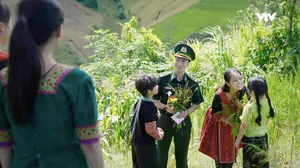 The Heartwarming Finale of Cuoc Chien Khong Gioi Tuyen: Romance Blooms Between Trung and Phuong - image 27