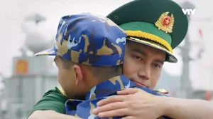 The Heartwarming Finale of Cuoc Chien Khong Gioi Tuyen: Romance Blooms Between Trung and Phuong - image 17