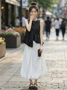 Elegant Black and White Summer Outfits for Effortless Style - image 3