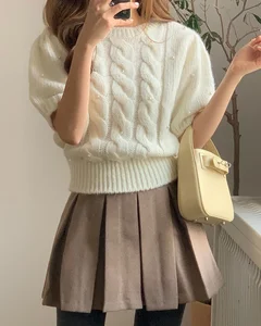 4 Essential White Tops Every Woman Needs for a Chic Spring and Summer Wardrobe - image 7