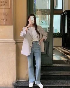 4 Essential White Tops Every Woman Needs for a Chic Spring and Summer Wardrobe - image 2
