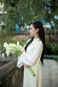 Graceful East Asian Beauty: Woman in Traditional Attire, Elegant with a Paper Fan. - image 0