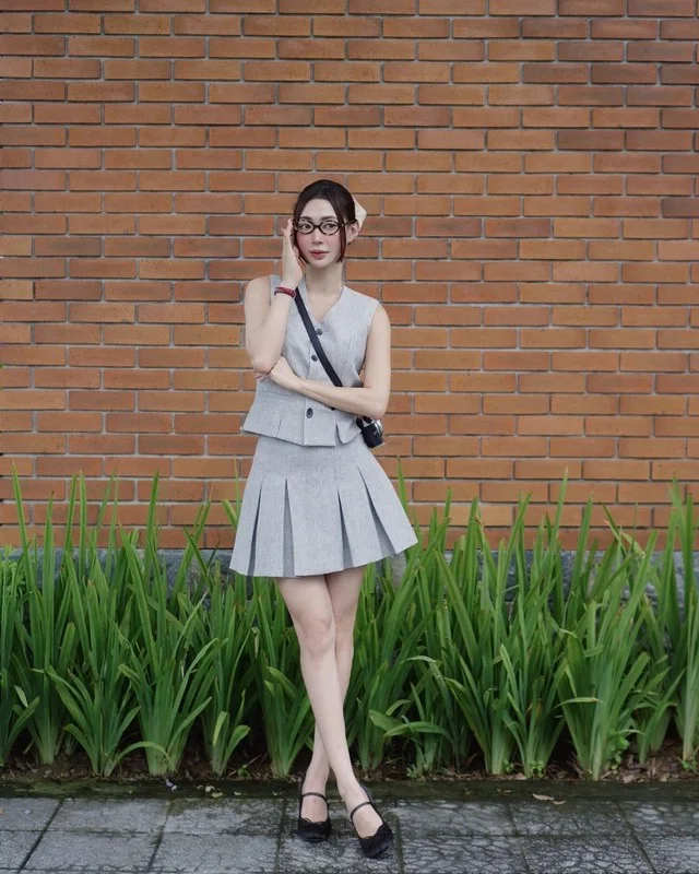 Chi Pu's Best Friend Stuns with Youthful Beauty and Fitness