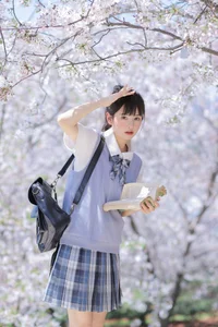 Pure Youthful Vibes with Zhuo Dao Yi Zhi Su Su in YiTuYu Vol.8890 - image 16